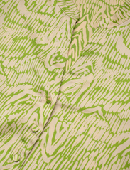 Bruuns Bazaar - AcaciaBBLicys shirt - kurzämlige blusen - moss green print - 2