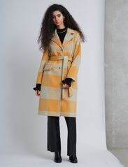 Bruuns Bazaar - DiasciaBBNovelle coat - pitkät talvitakit - orange check - 2