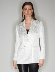 Bruuns Bazaar - MacluarBBGrande blazer - ballīšu apģērbs par outlet cenām - white/silver - 2