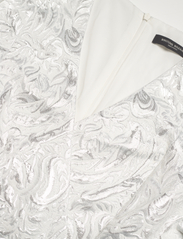 Bruuns Bazaar - MacluarBBFlorine dress - festtøj til outletpriser - white/silver - 3