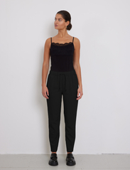 Bruuns Bazaar - RubySusBBLiwa pants - sirge säärega püksid - black - 2