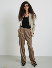 Bruuns Bazaar - CedarsBBCella pants - kostymbyxor - roasted grey khaki - 4