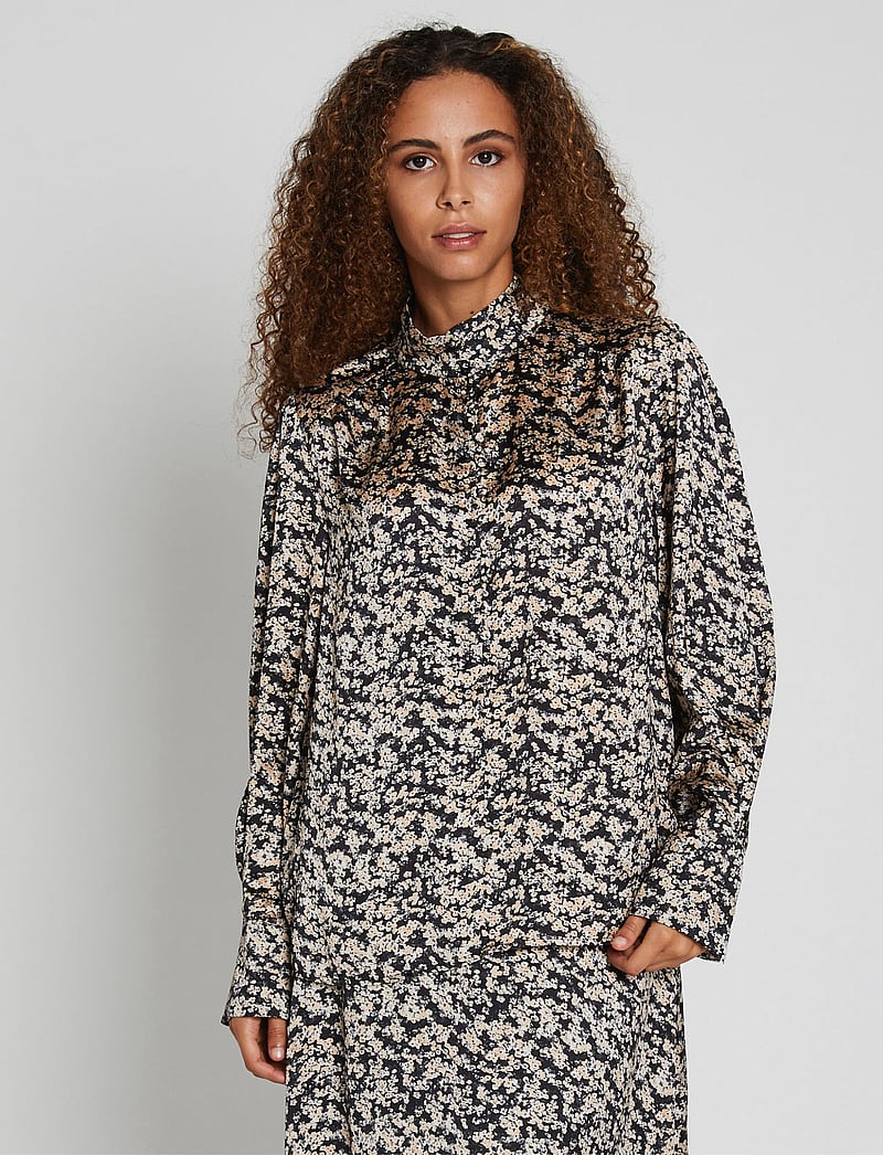 Bruuns Bazaar - FloretBBChatrine blouse - pikkade varrukatega särgid - sand black - 0