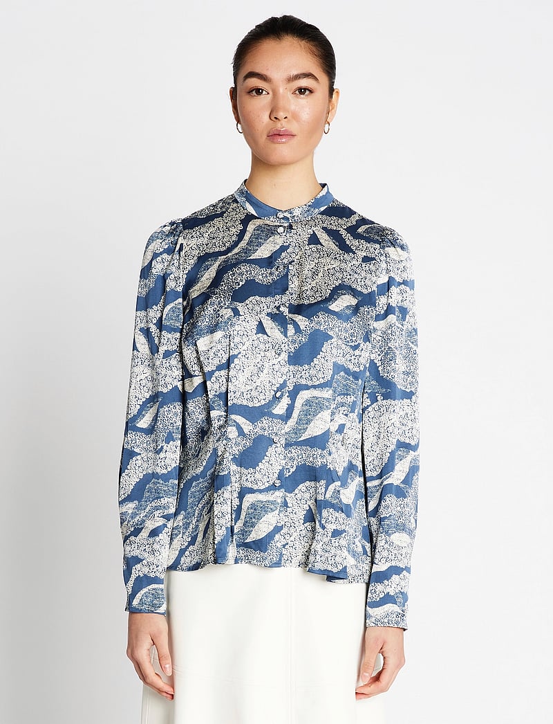 Bruuns Bazaar - FloretBBZeas shirt - pikkade varrukatega pluusid - blue lace print - 0