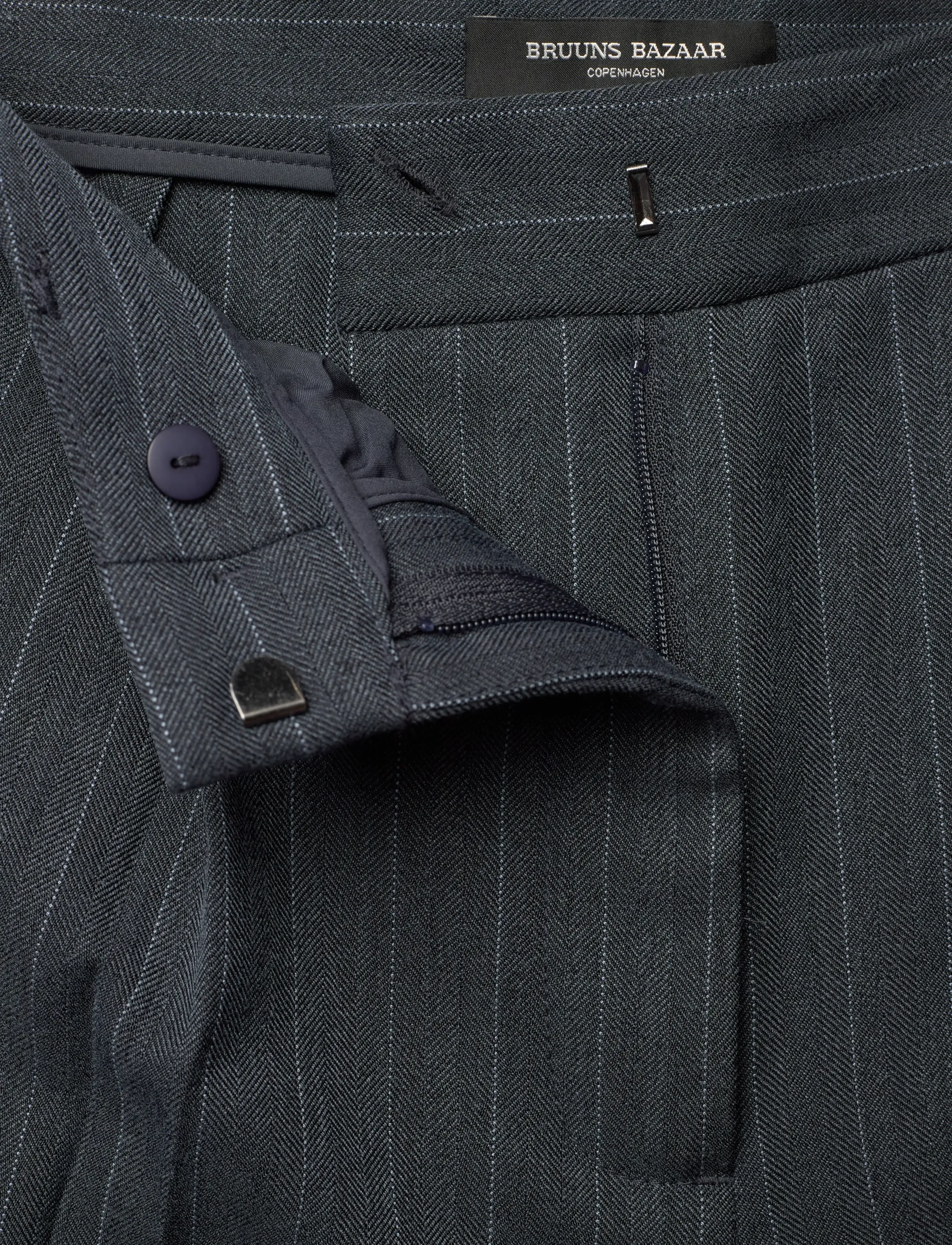 Bruuns Bazaar - ApricotBBWinni shorts - casual szorty - herringbone blue pin stripe - 4