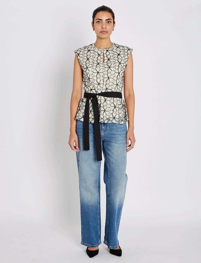 Bruuns Bazaar - ManicariaBBOriia blouse - Ærmeløse bluser - cream / black - 0