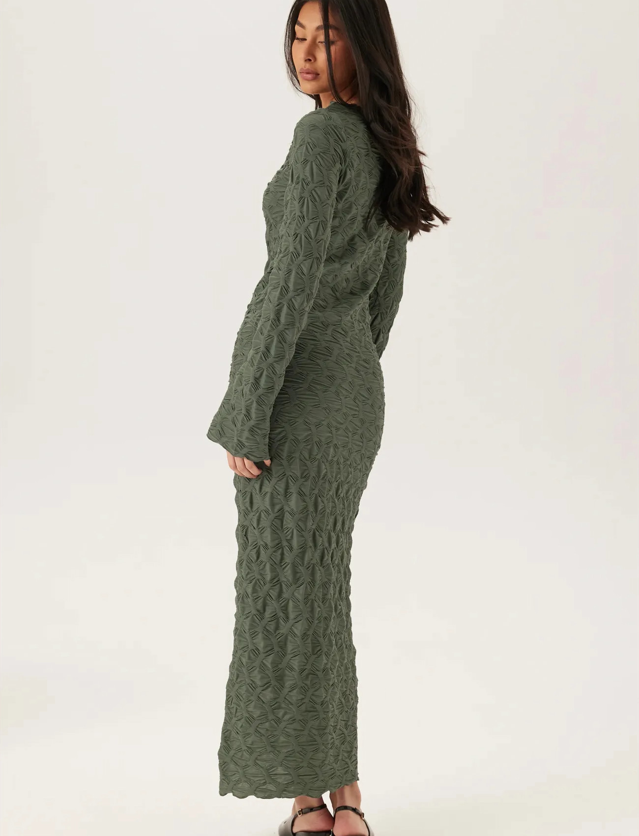 BUBBLEROOM Structure Long Sleeve Midi Dress midiklänningar dam – bild 9