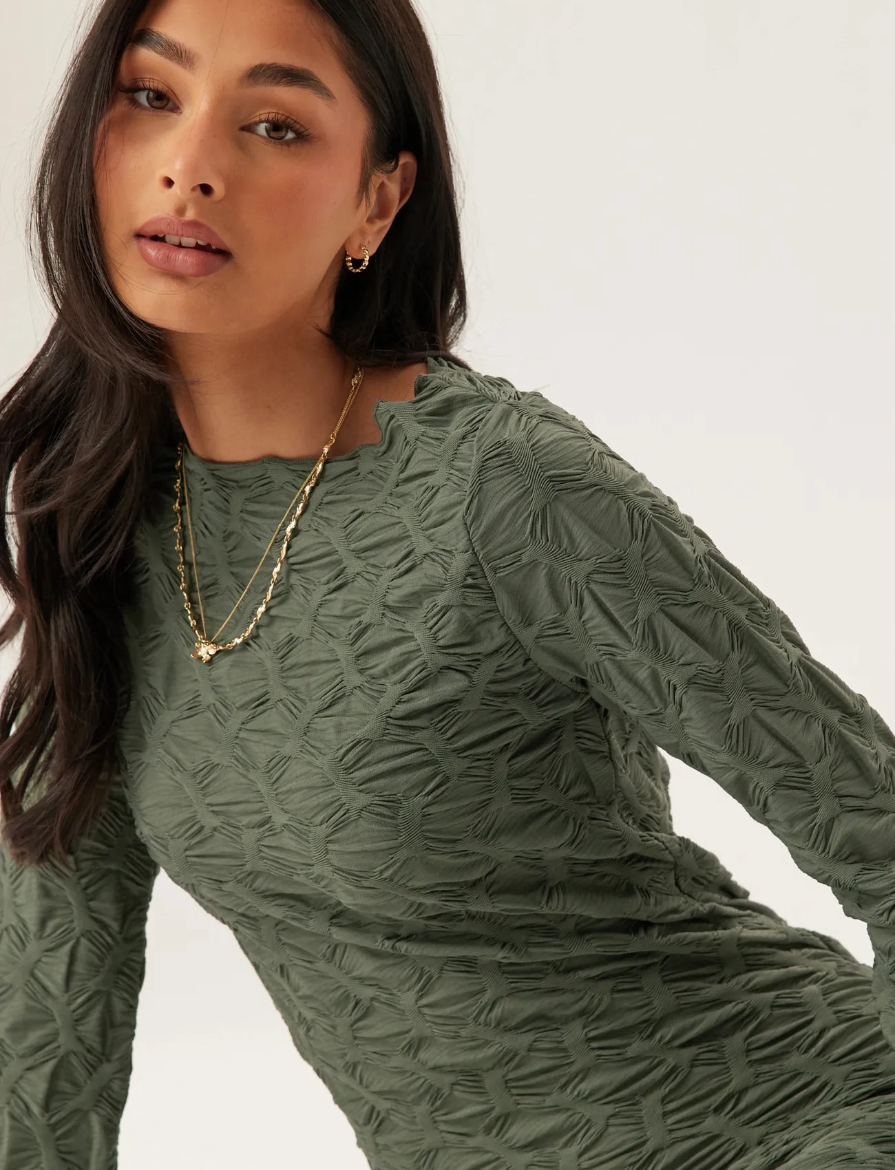 BUBBLEROOM Structure Long Sleeve Midi Dress midiklänningar dam – bild 10