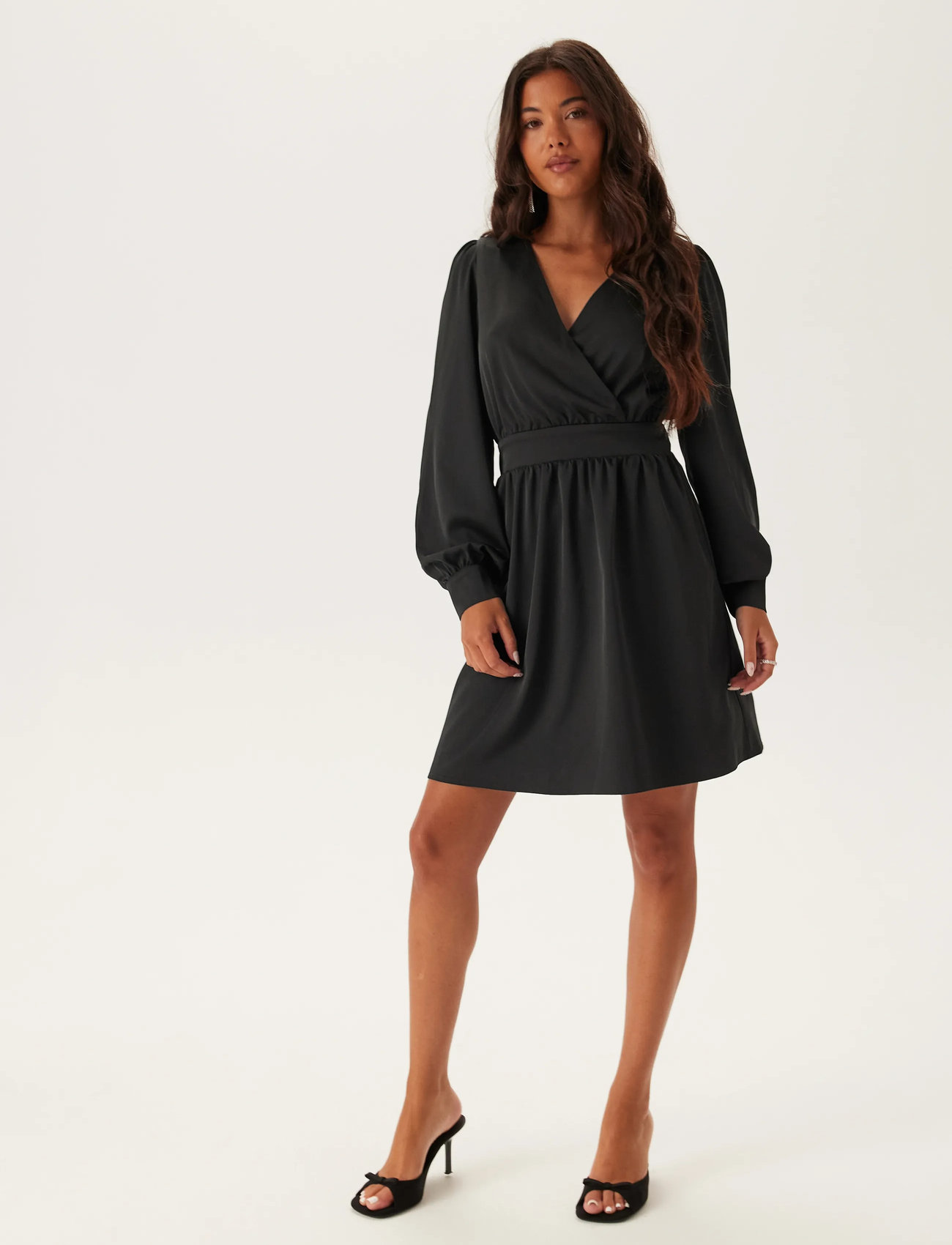 BUBBLEROOM Wrap Satin Dress omlottklänningar dam – bild 9
