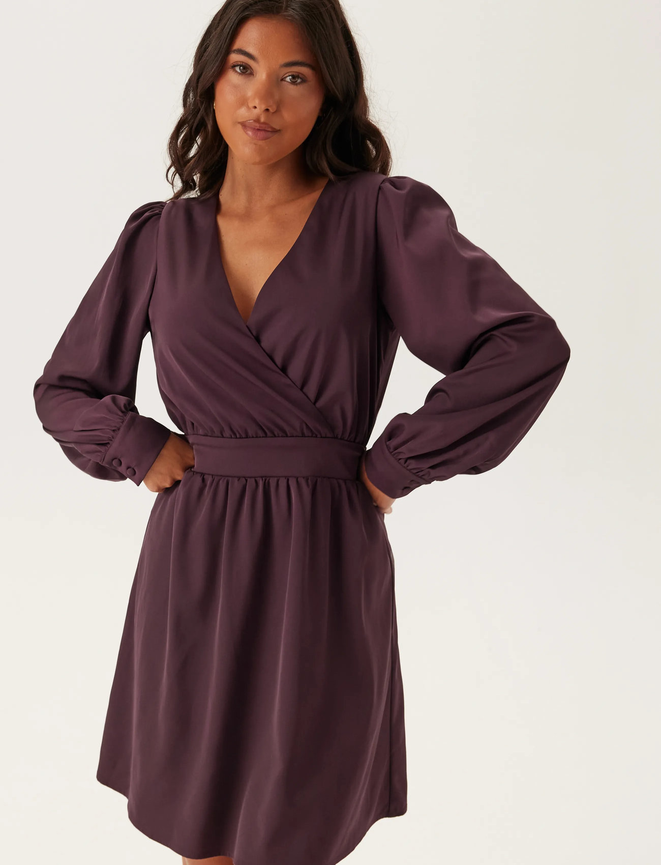 Bubbleroom Wrap Satin Dress, Kvinder, Slå Om Satin Kjole, Bordeaux, Str: XS