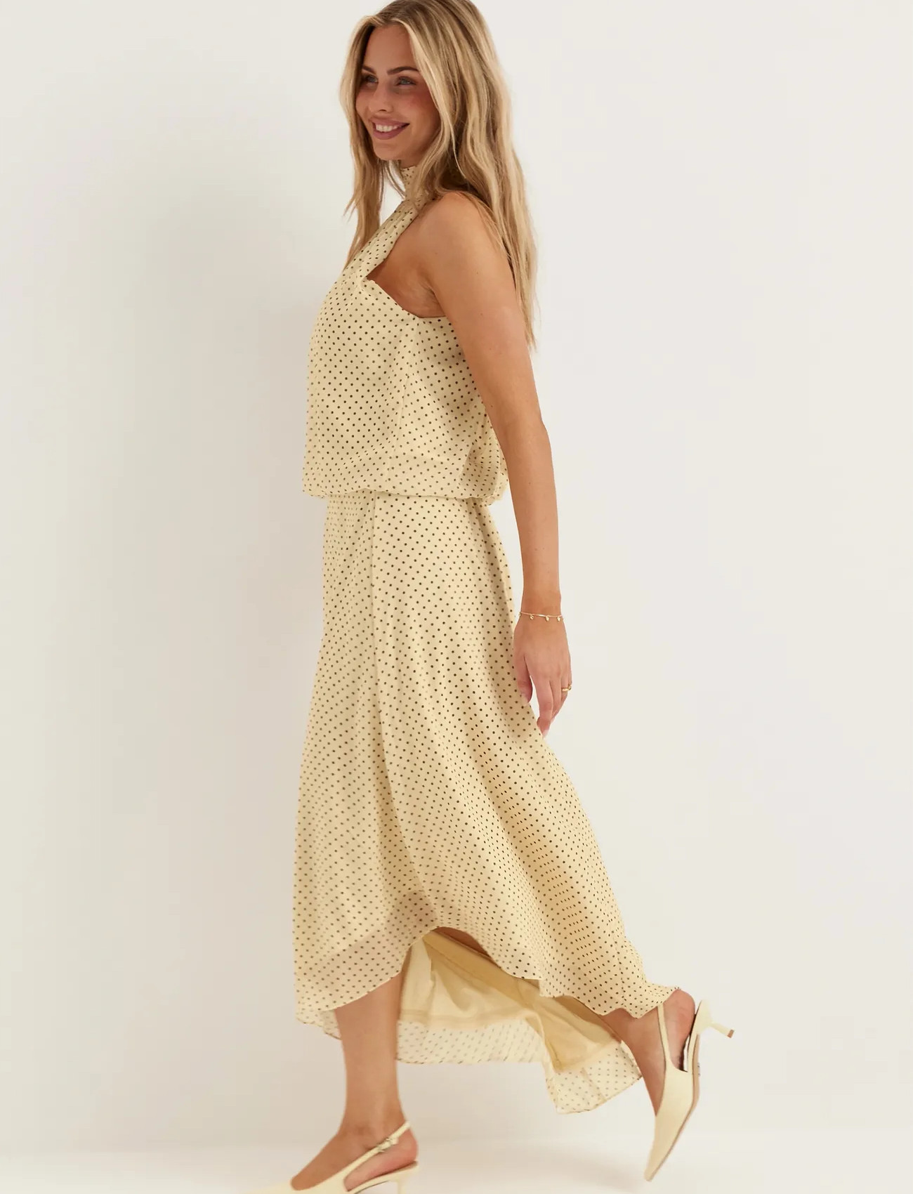 Bubbleroom Occasion Asymmetric Chiffon Halterneck Dress festklänningar dam – bild 8
