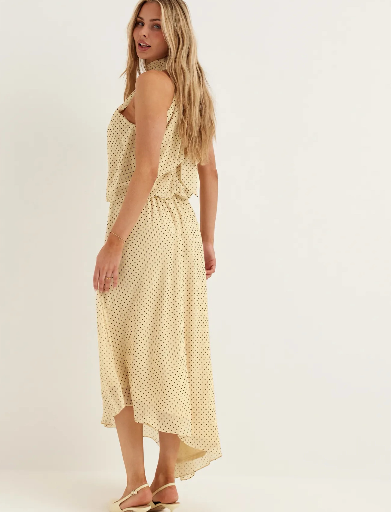 Bubbleroom Occasion Asymmetric Chiffon Halterneck Dress festklänningar dam – bild 9