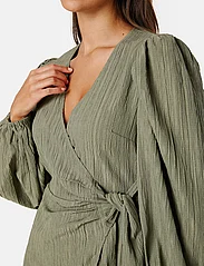 Bubbleroom - Axelle Wrap Dress - omlottklänning - khaki green - 5