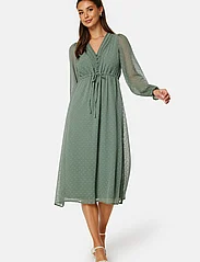 Bubbleroom - Rita Dobby Dot Dress - midi kjoler - dusty green - 2
