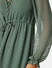 Bubbleroom - Rita Dobby Dot Dress - midiklänningar - dusty green - 4