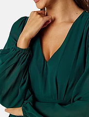 Bubbleroom - Isobel Long sleeve Gown - ballīšu apģērbs par outlet cenām - dark green - 5