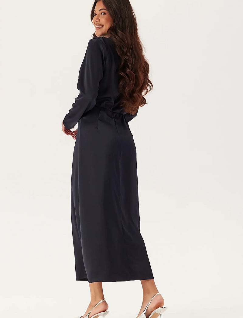 Bubbleroom - Satin High Collar Midi Dress - partykleider - navy - 3