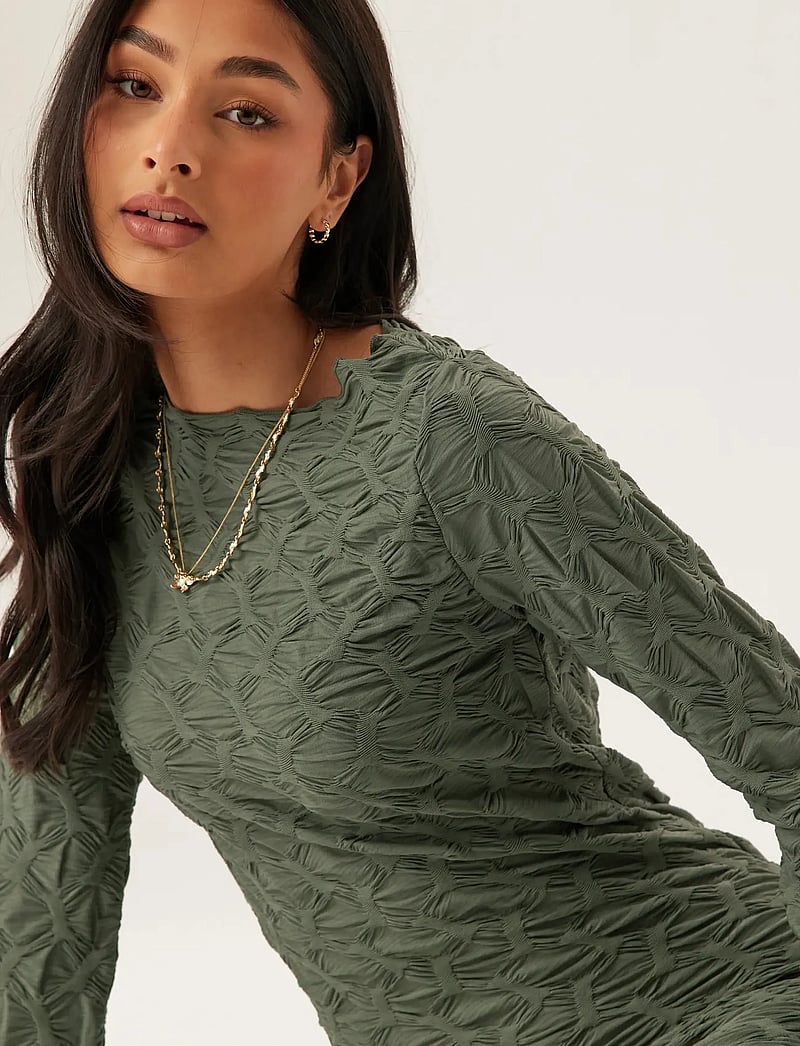 Bubbleroom - Structure Long Sleeve Midi Dress - fodralklänningar - green - 5