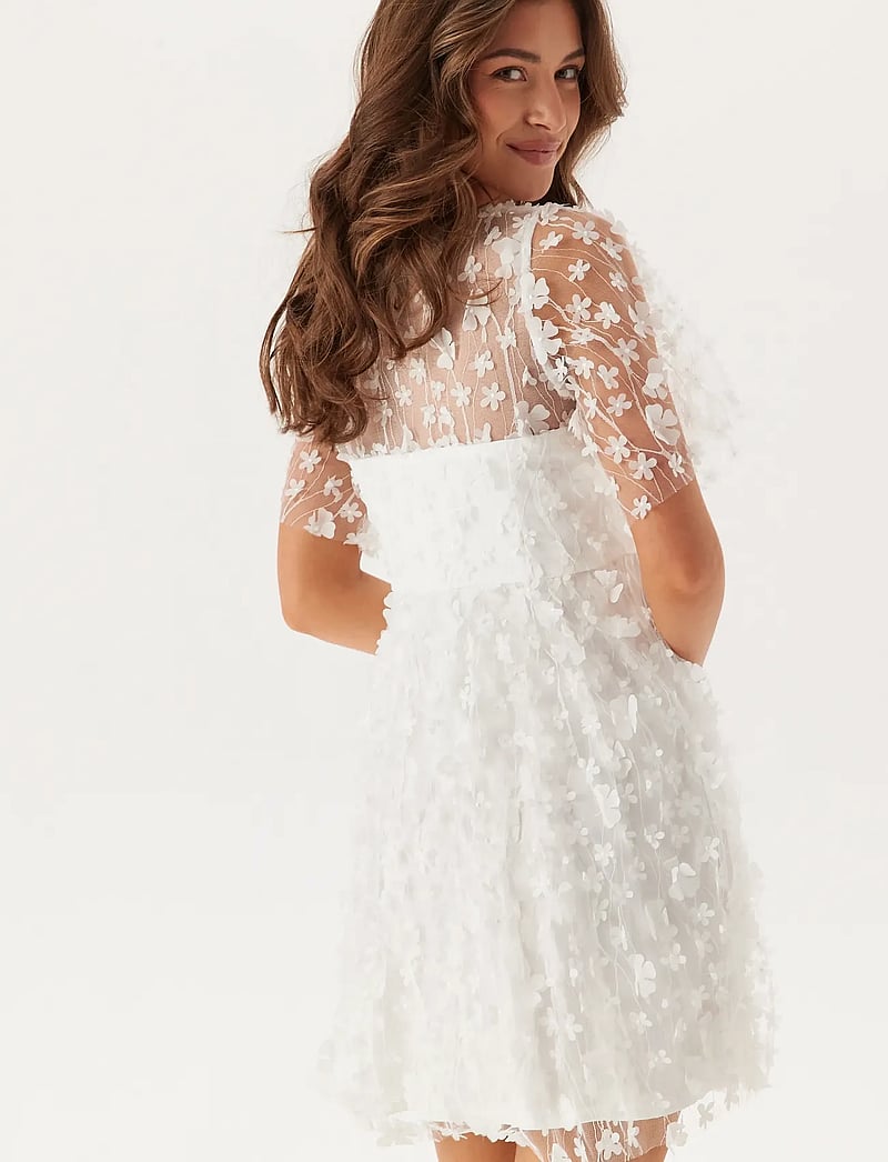 Bubbleroom - 3D Floral V-neck Dress - festklänningar - white - 3