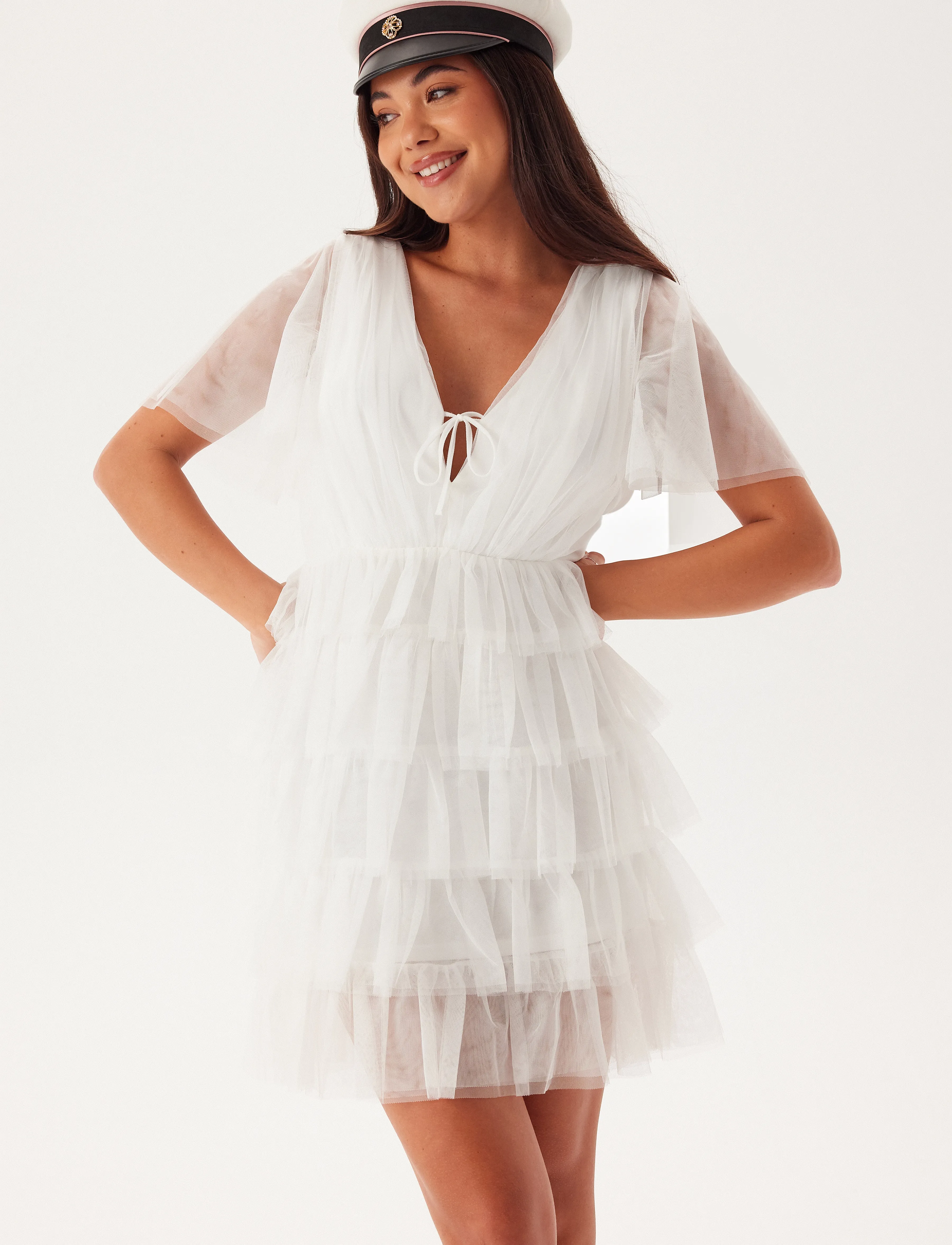 Bubbleroom Deep V-Neck Tulle Dress, Kvinder, Lagdelt Tylkjole, Hvid, Str: 42
