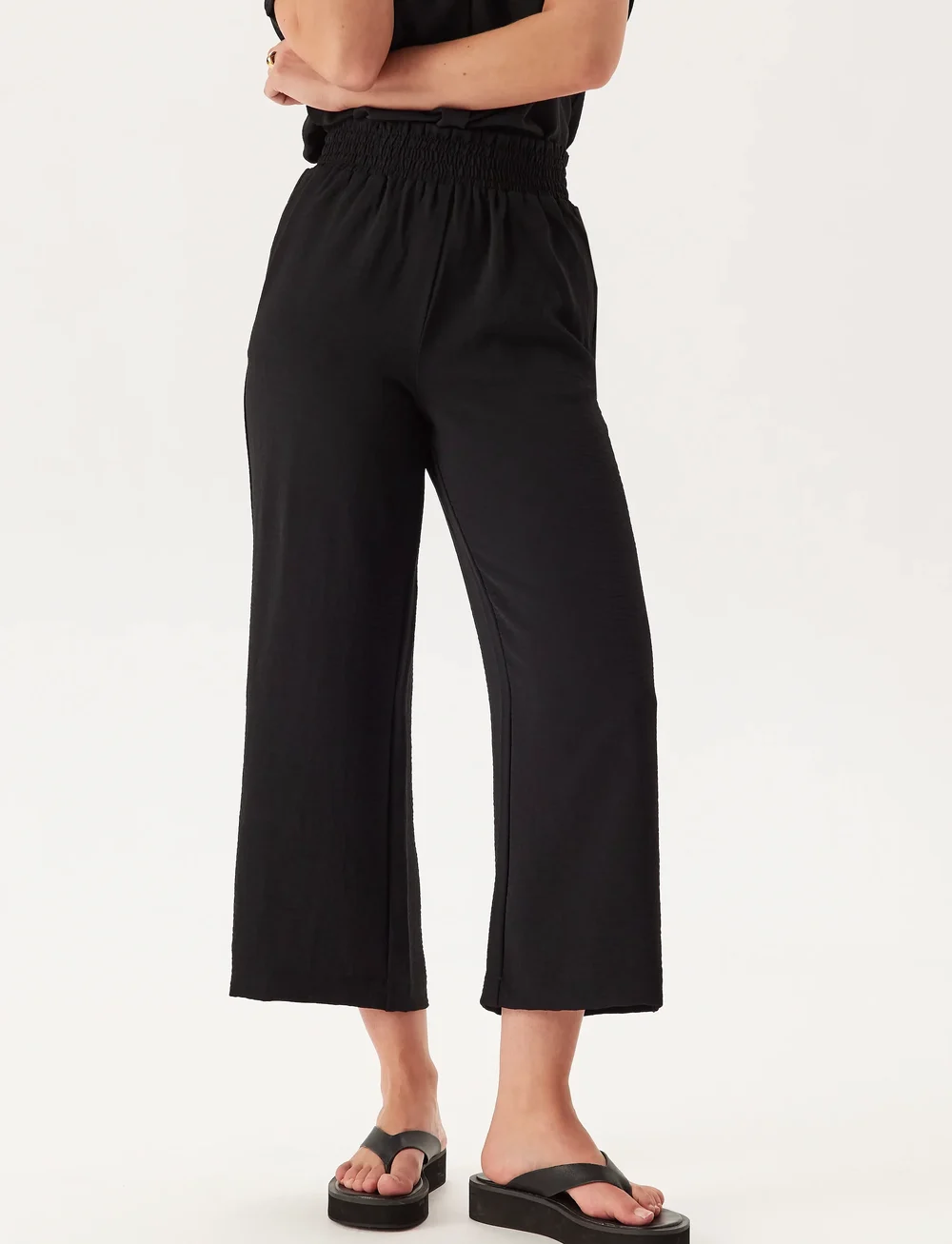 Bubbleroom - Smock Waist Ankle Trousers - culottes - black - 0