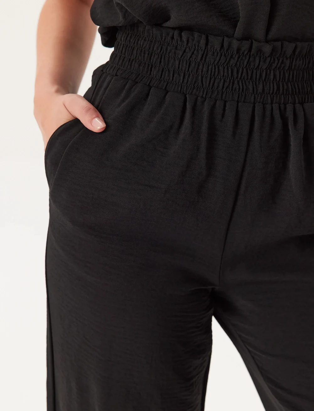 Bubbleroom - Smock Waist Ankle Trousers - culottes - black - 5