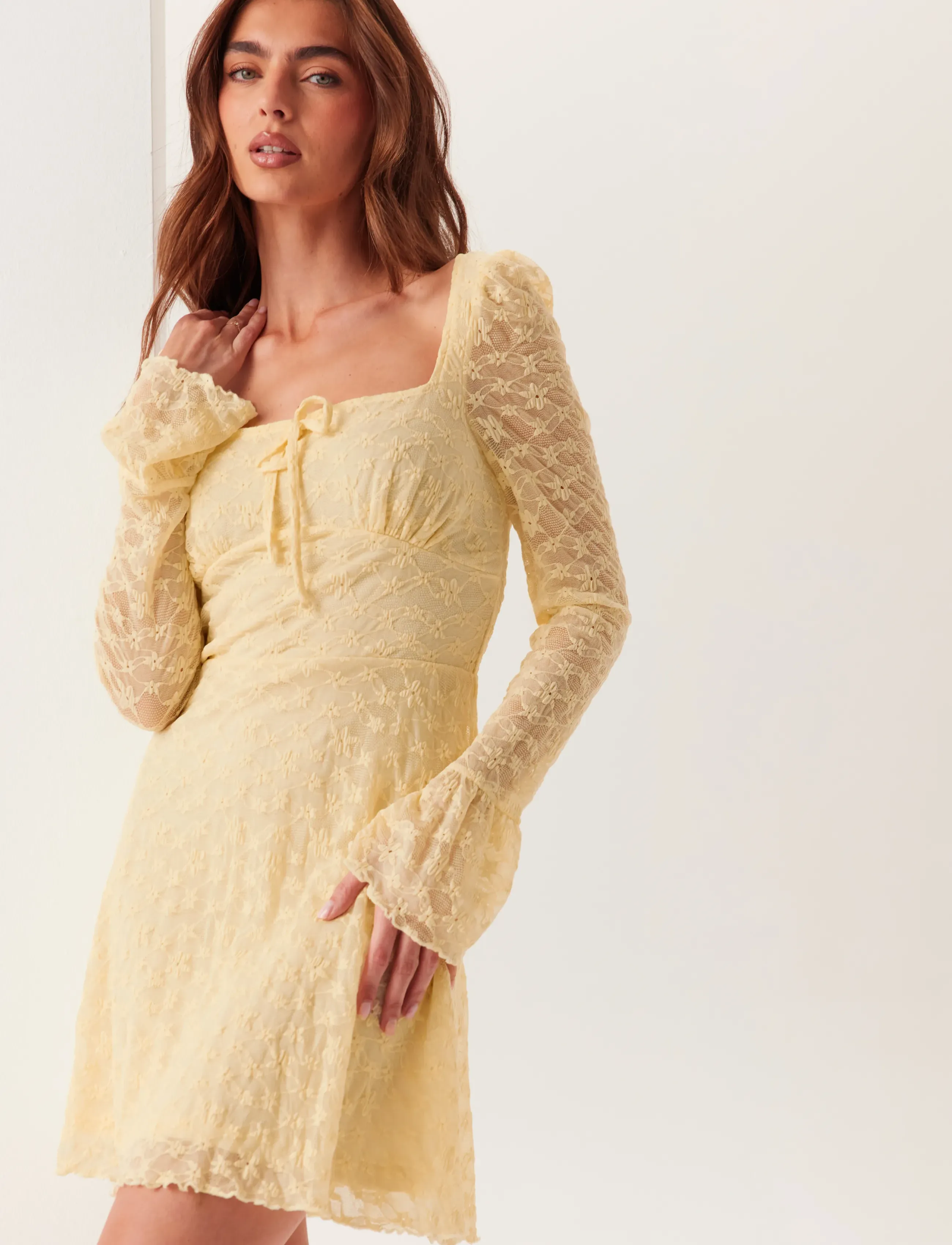 Bubbleroom Square Neck Lace Dress, Firkantet Hals Blondekjole, Gul, Str: L