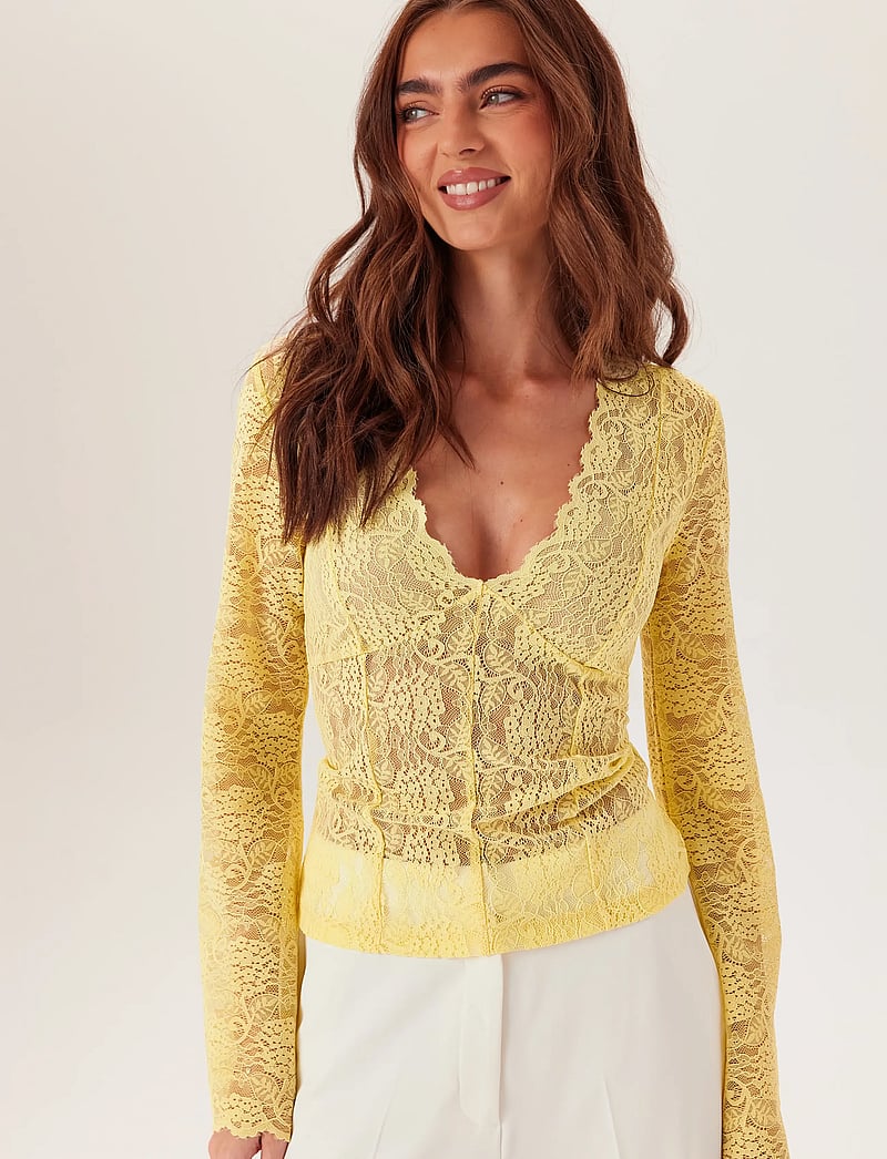 Bubbleroom - Long Sleeve Lace Top - langærmede bluser - light yellow - 5