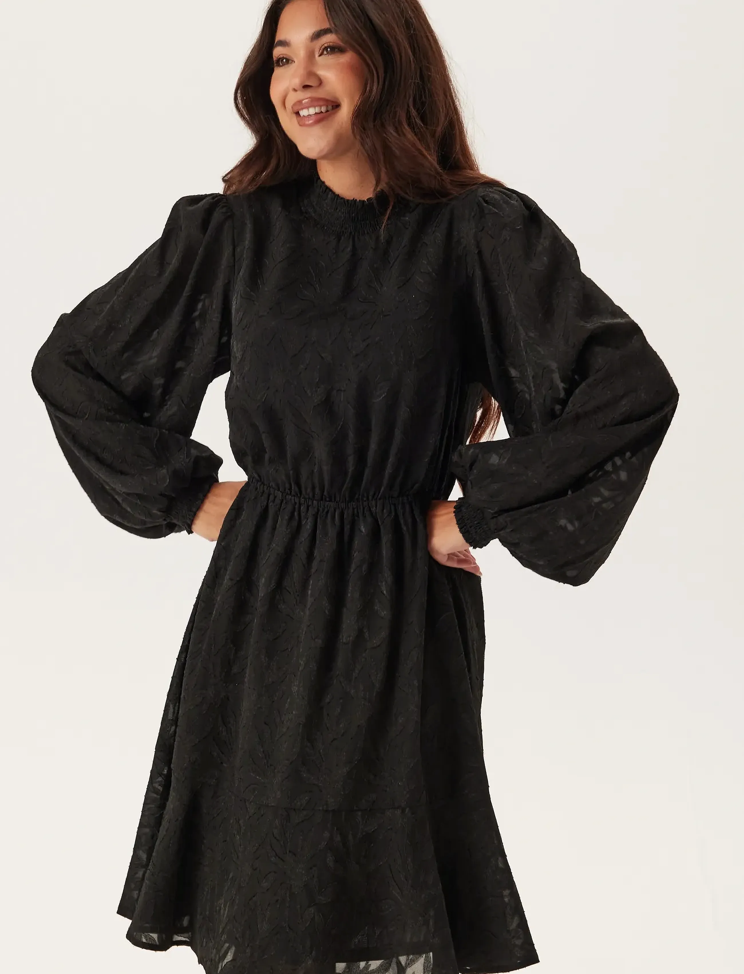 Bubbleroom Jacquard Flounce Dress - Tøj - BLACK / black