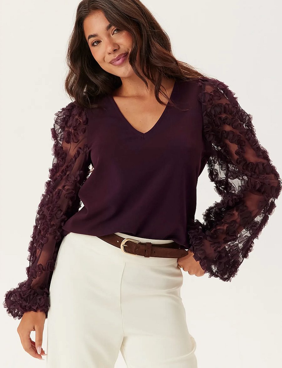 Bubbleroom - 3D Floral Sleeve V-neck Top - burgundy - 0