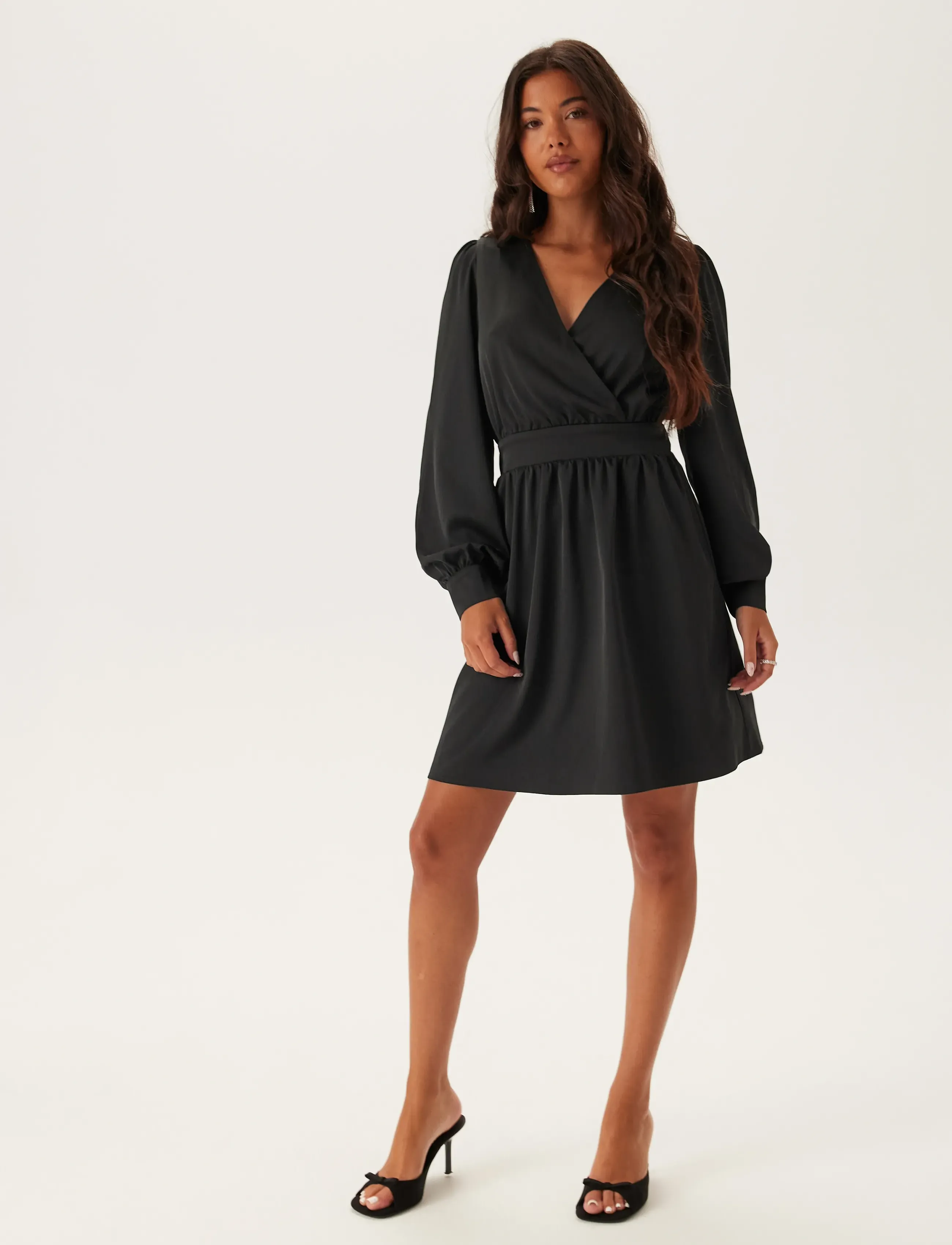 Bubbleroom - Wrap Satin Dress - omlottklänningar - black - 4
