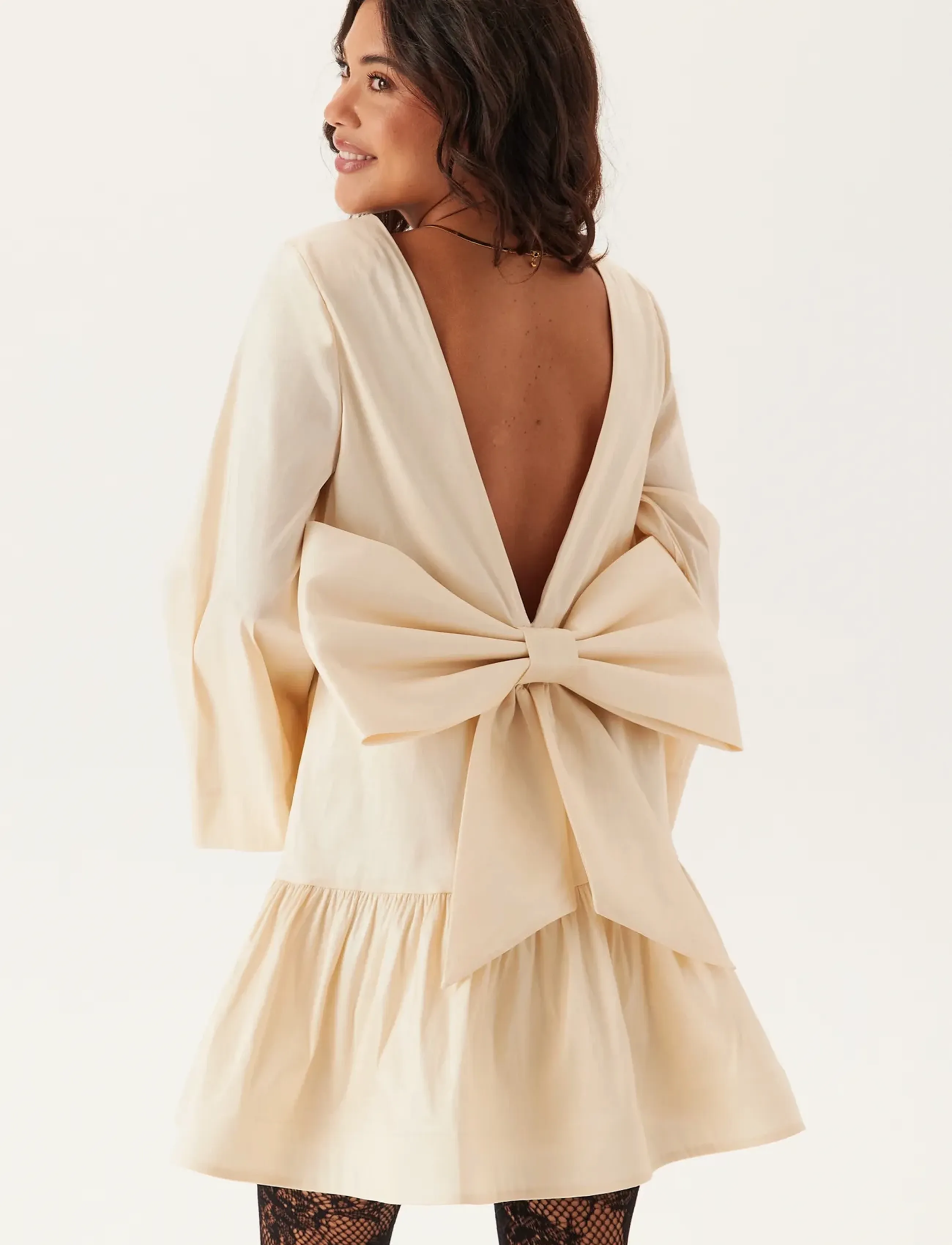 Bubbleroom - Bow Back Shift Dress - cocktail-mekot - crÈme - 4