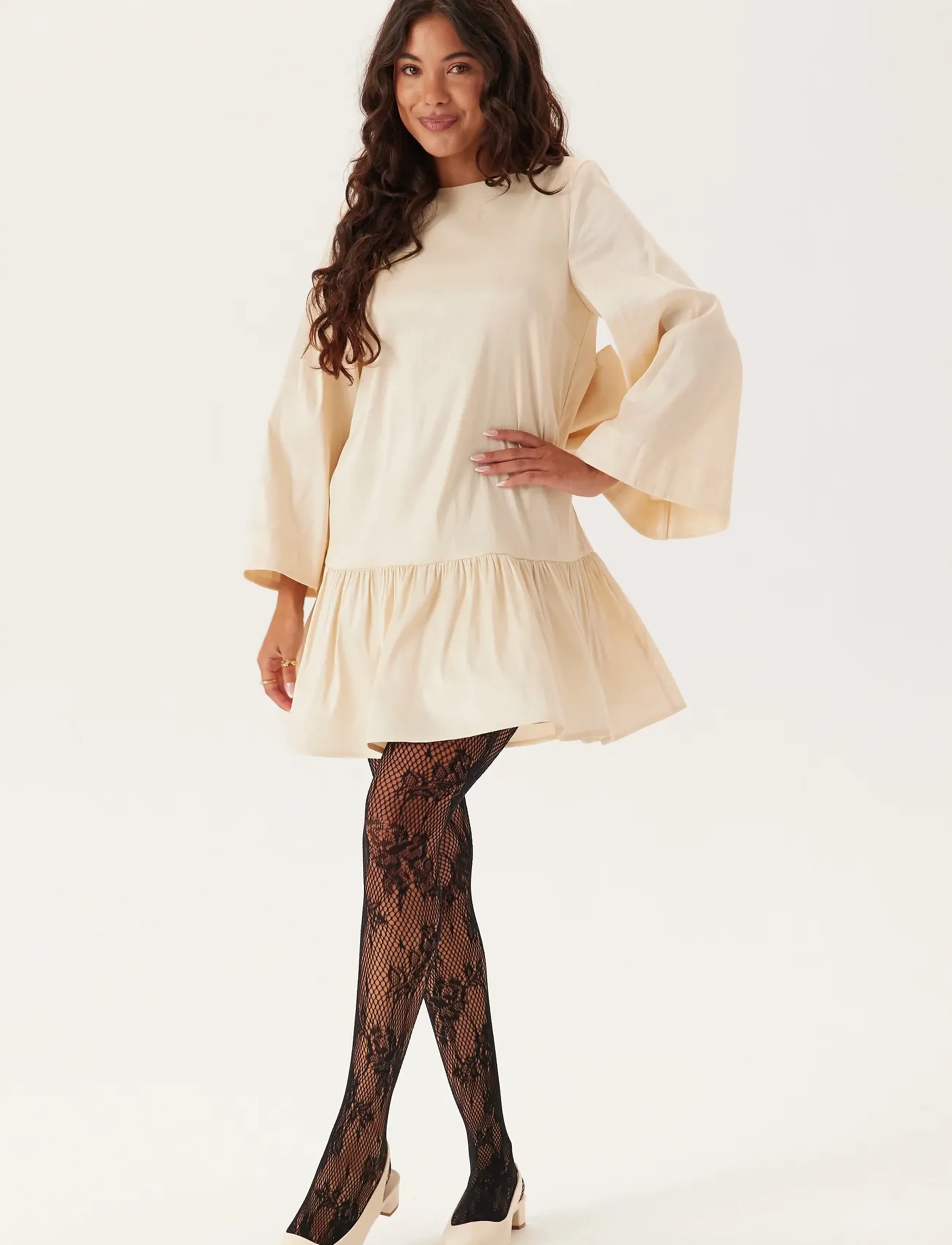 Bubbleroom - Bow Back Shift Dress - cocktail-mekot - crÈme - 5
