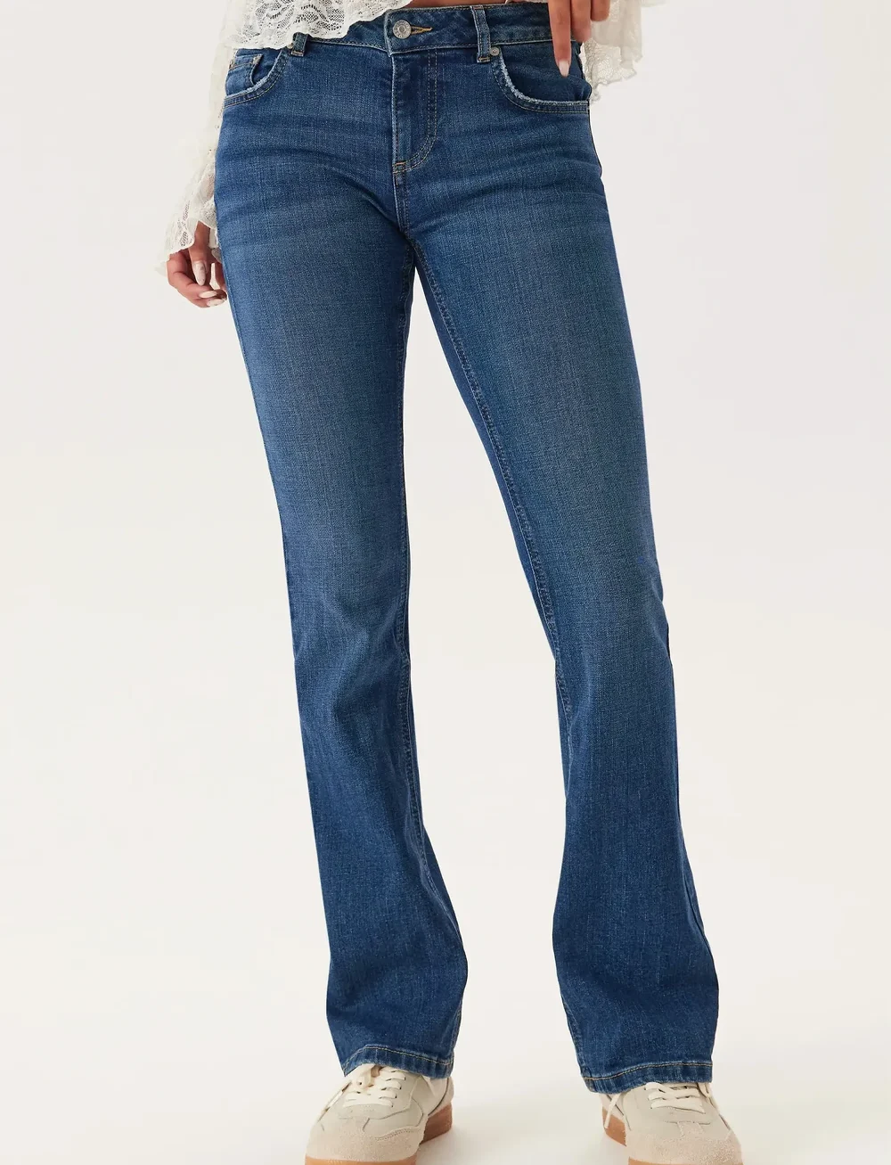 Bubbleroom - Low Embroidery Pocket Jeans - schlaghosen - medium blue - 3