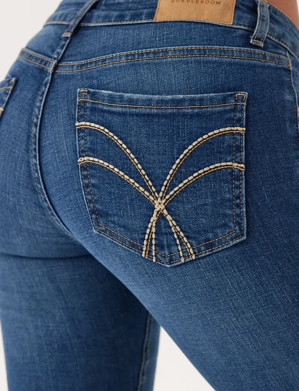 Bubbleroom - Low Embroidery Pocket Jeans - schlaghosen - medium blue - 4