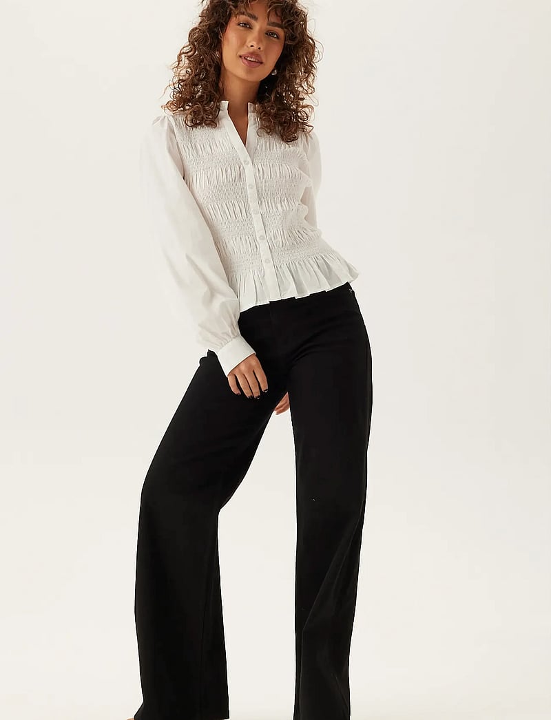 Bubbleroom - V-neck Cotton Smock Blouse - langärmlige blusen - white - 5
