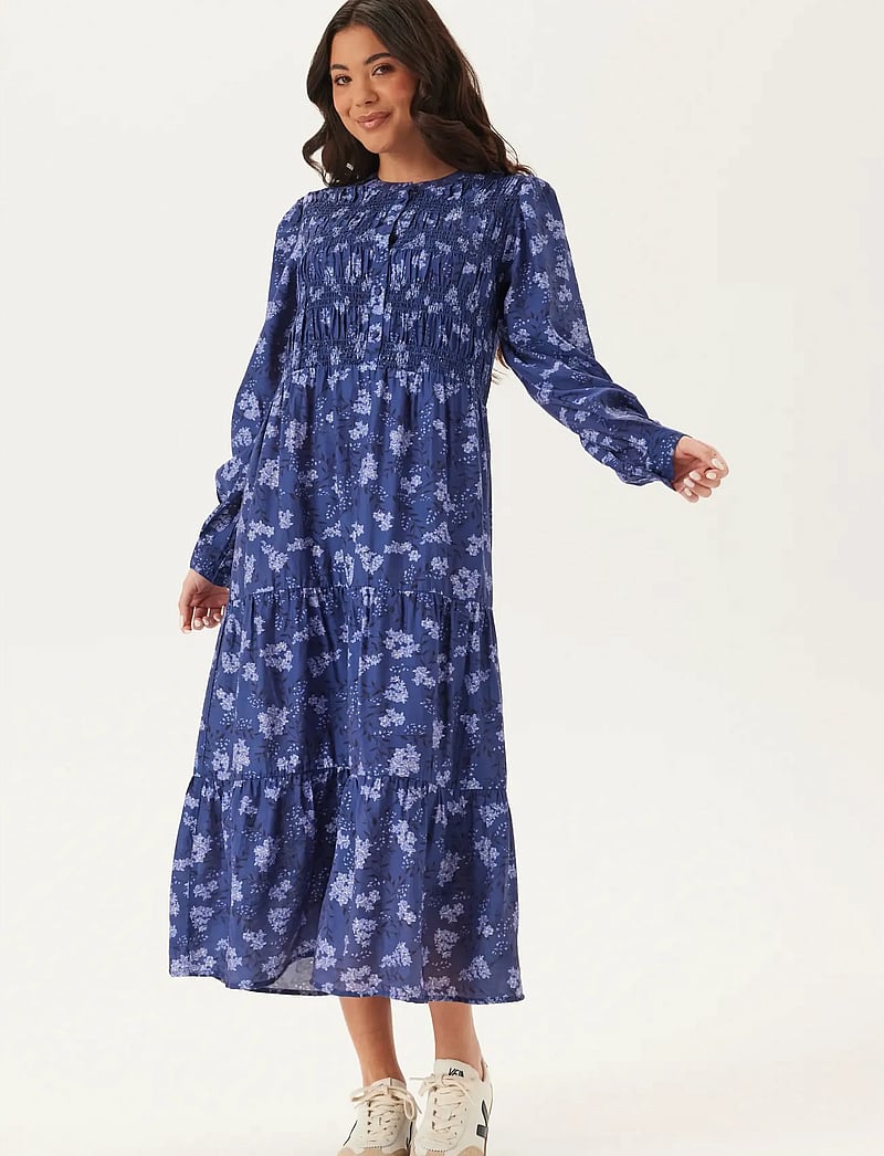 Bubbleroom - Smock Midi Dress - sommarklänningar - blue/floral - 0