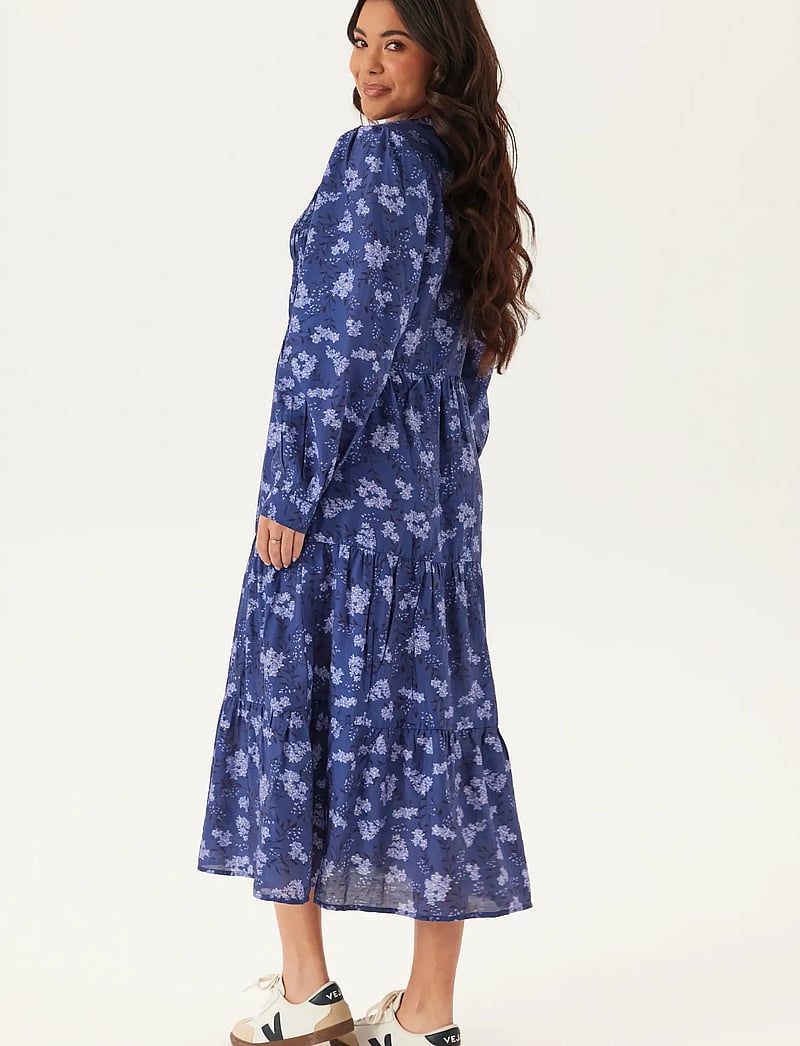 Bubbleroom - Smock Midi Dress - sommarklänningar - blue/floral - 4