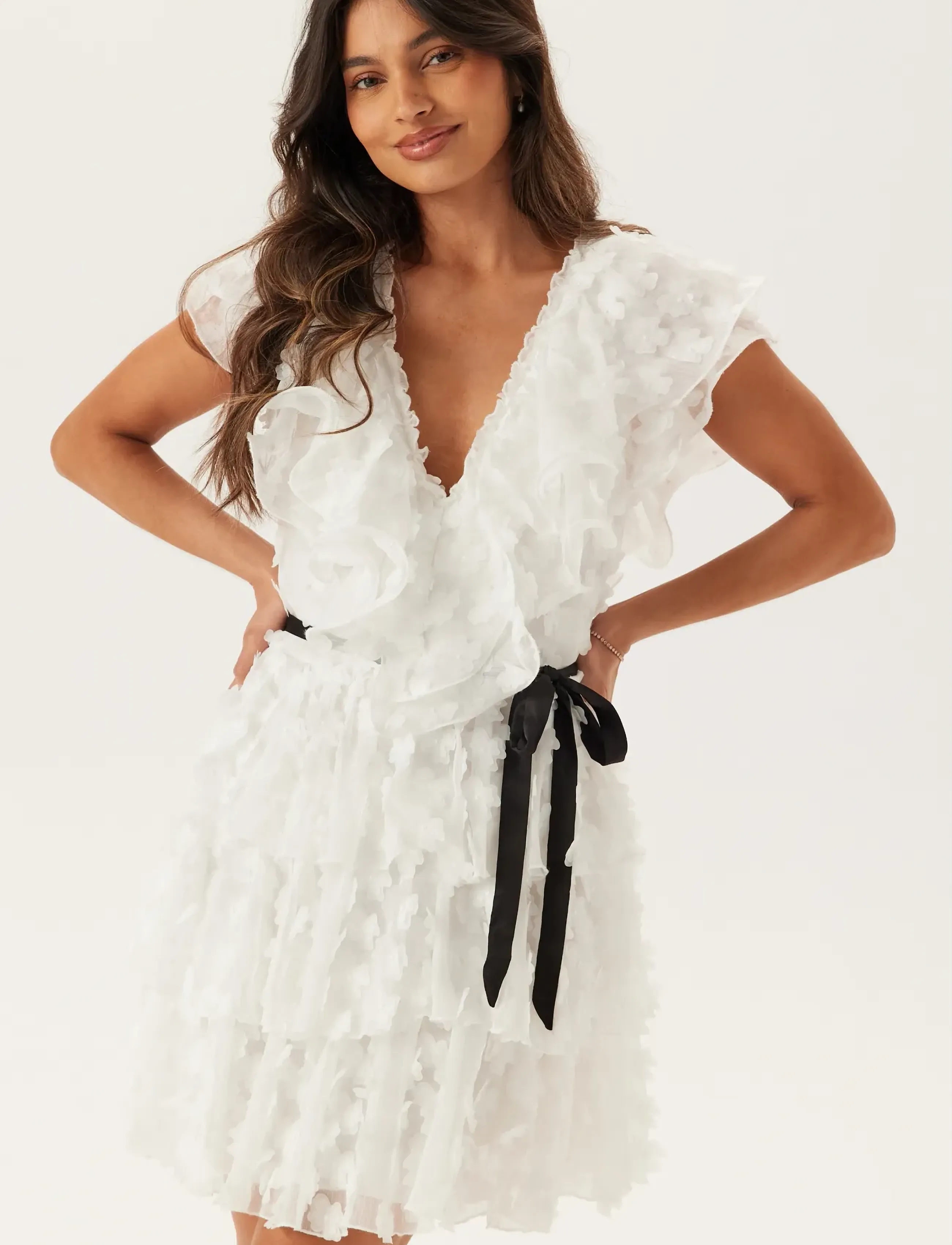 Bubbleroom V-Neck Frill Floral Dress, 40, White, Kjoler > Kort Kjole, Dame