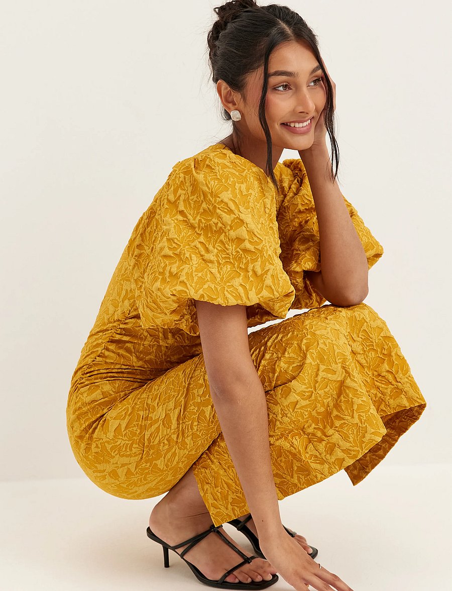 Bubbleroom - Puff Sleeve Jacquard Midi Dress - sommerkleider - golden yellow - 0