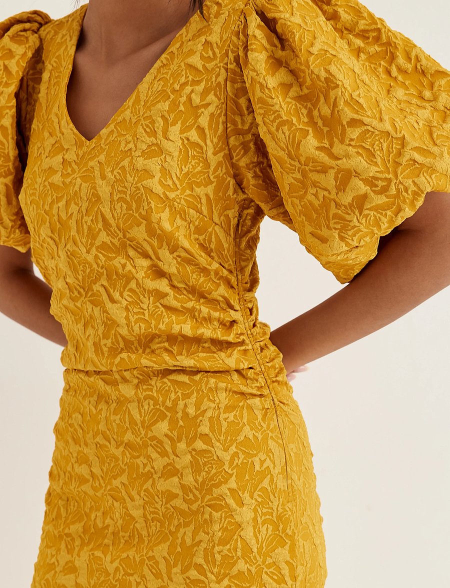 Bubbleroom - Puff Sleeve Jacquard Midi Dress - sommerkleider - golden yellow - 4