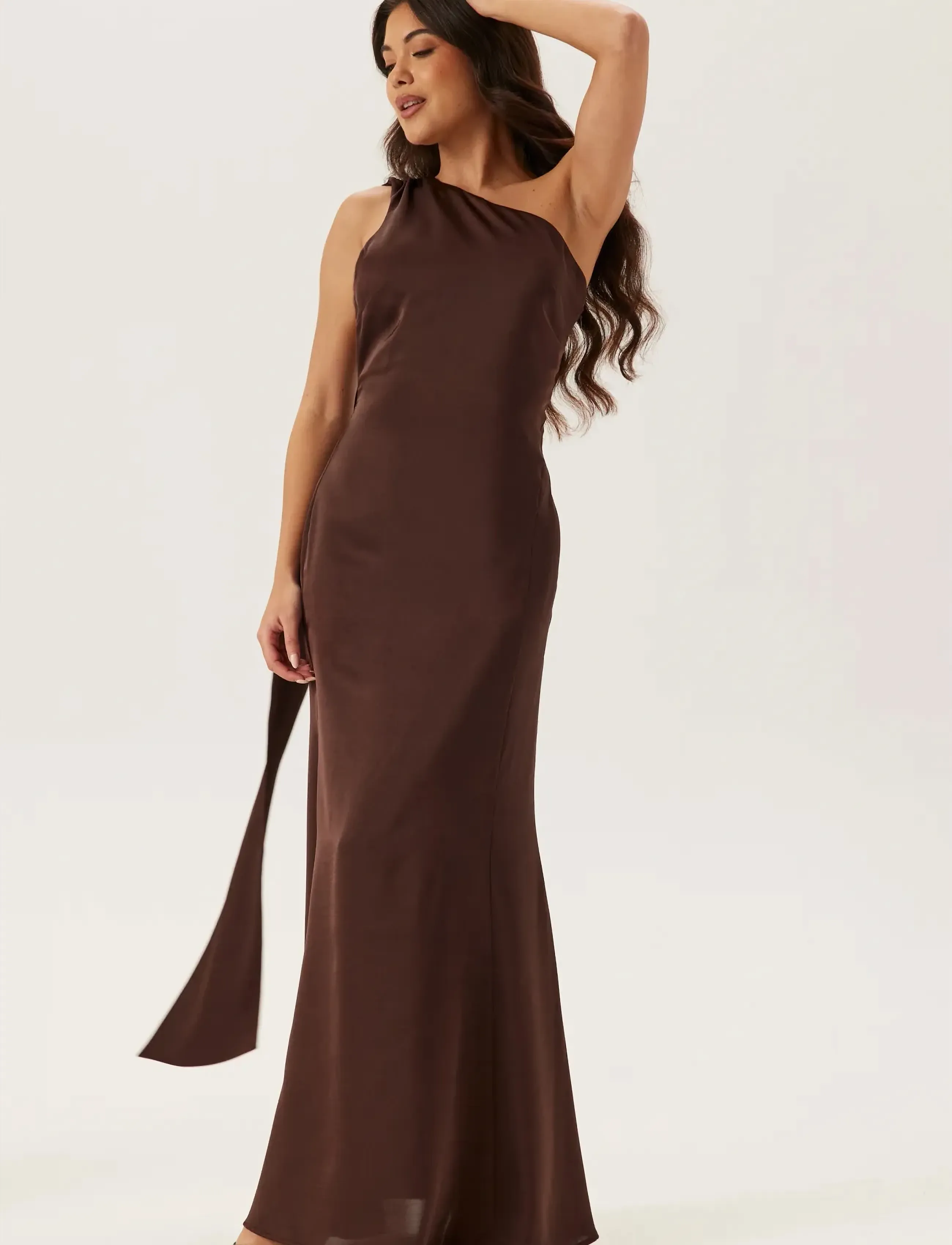 Bubbleroom One Shoulder Scarf Satin Gown - Kleider - DARK BROWN / brown