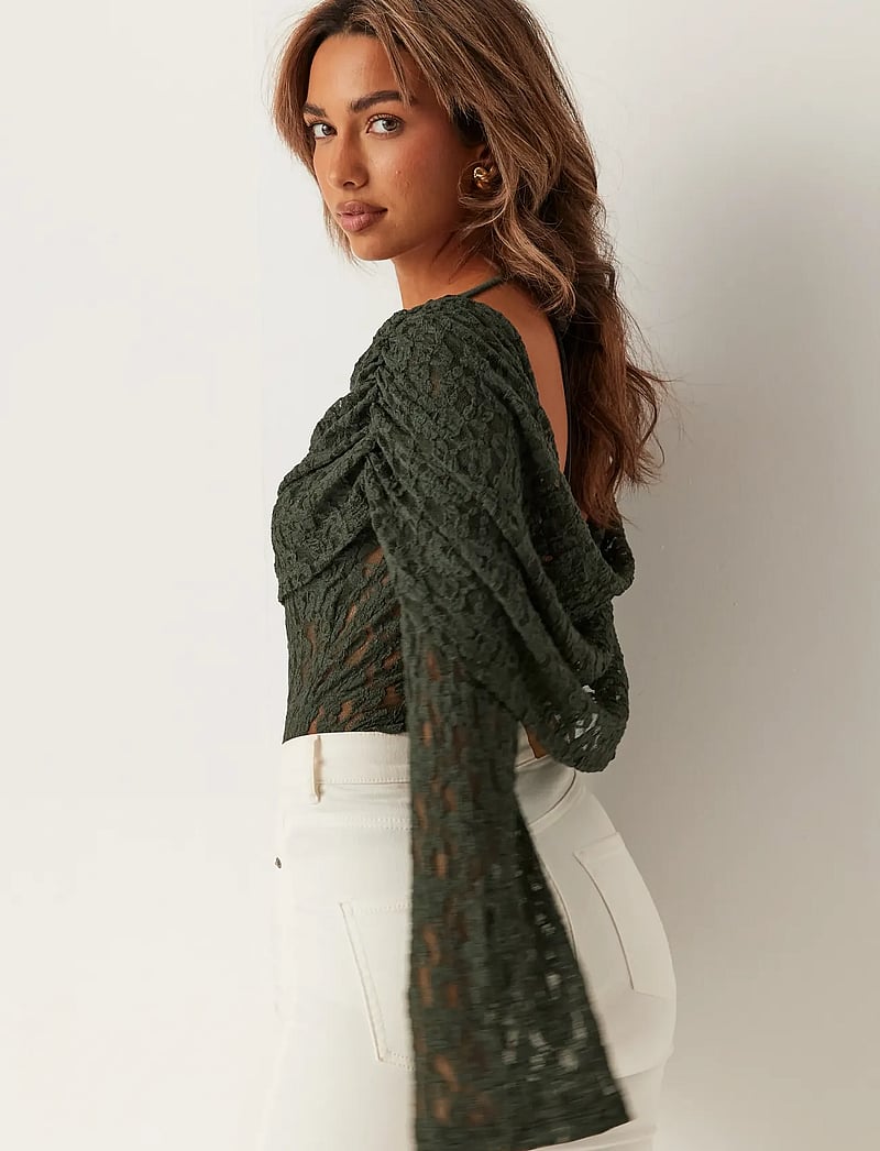 Bubbleroom - Drapy Lace Top - langärmlige tops - dark green - 4