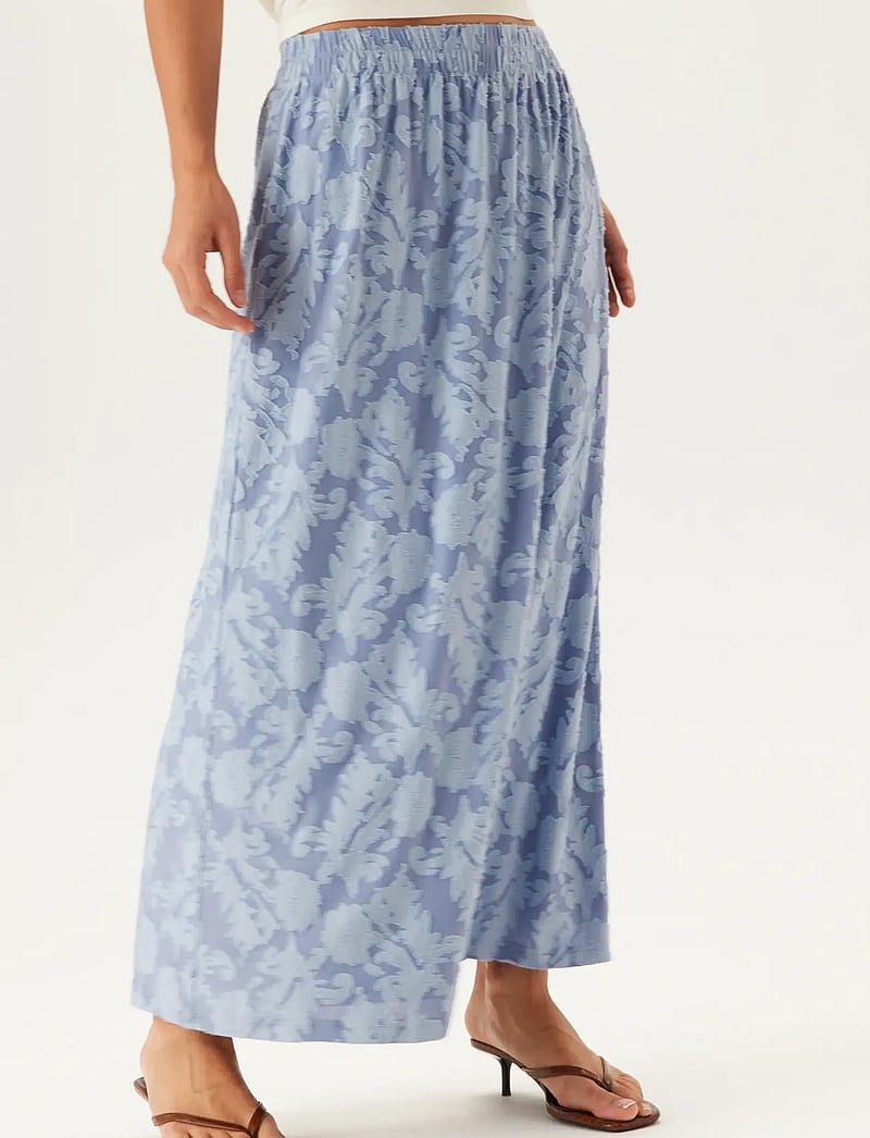 Bubbleroom - Structure Floral Maxi Skirt - maxi röcke - light blue - 3