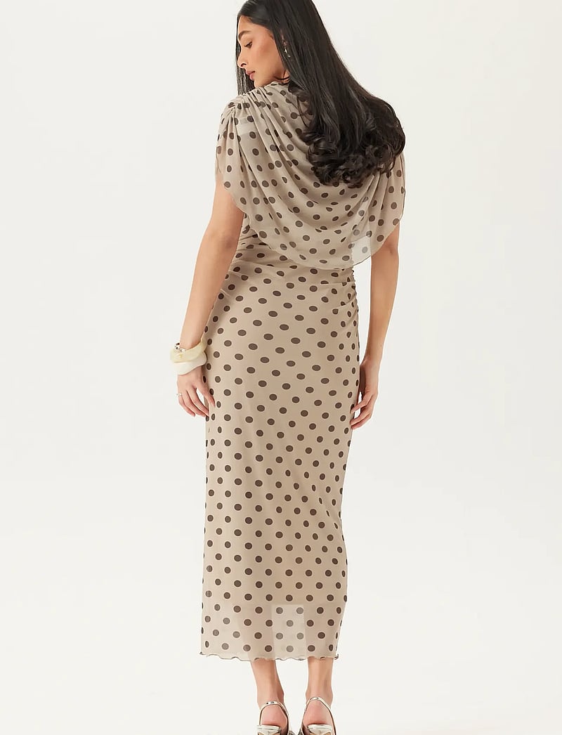 Bubbleroom - Cape Mesh Ankle Dress - abendkleider - light beige/dotted - 5