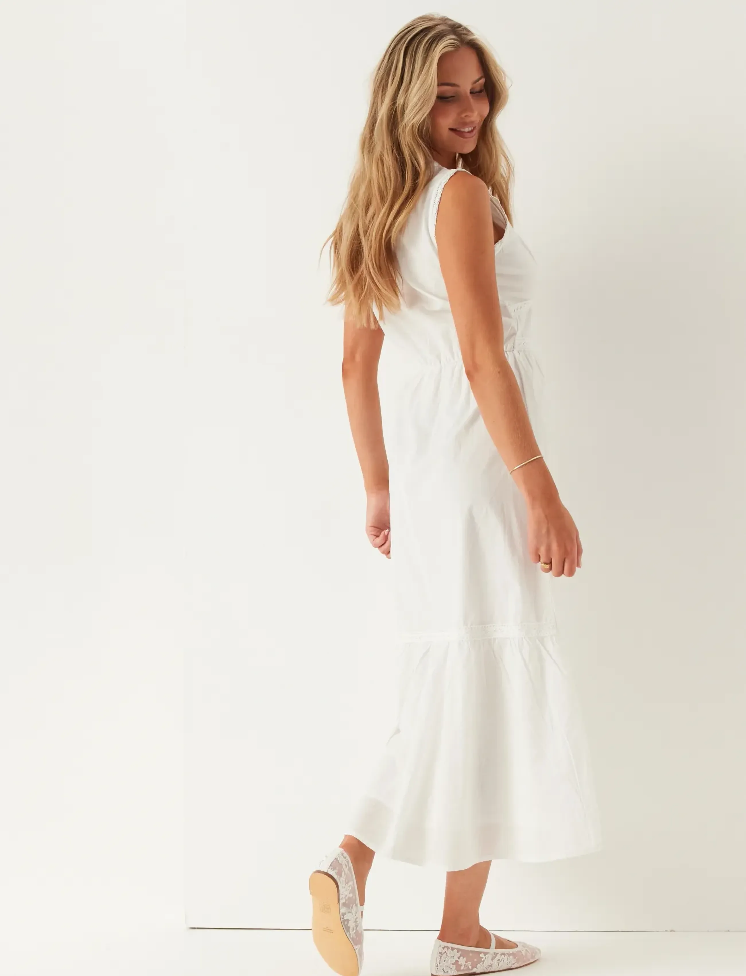 Bubbleroom - Lace Detail Sleeveless Dress - white - 5