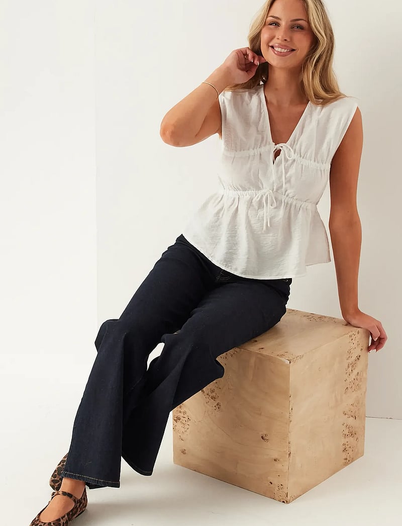 Bubbleroom - Viscose Tie Detail Blouse - Ærmeløse bluser - white - 5
