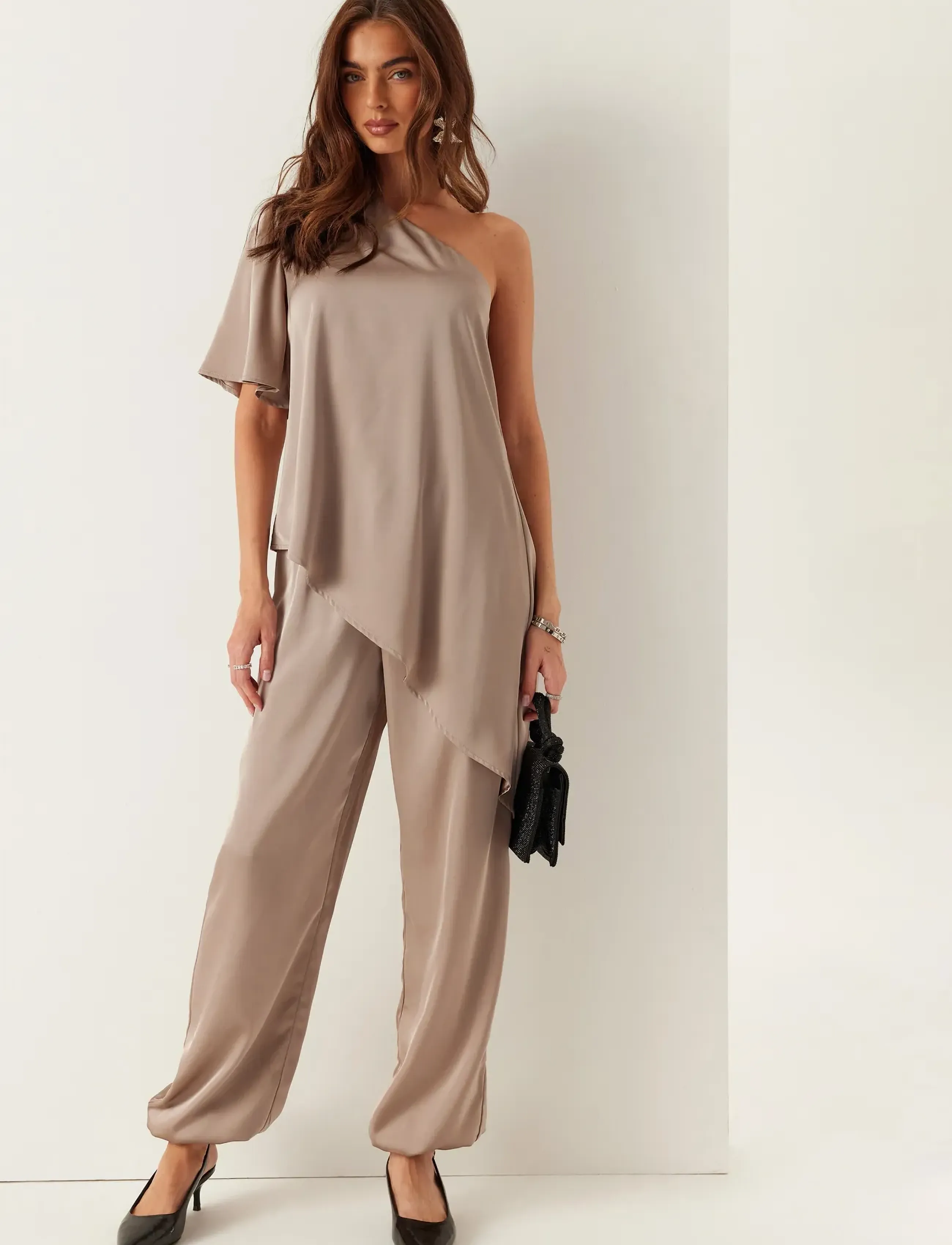 Bubbleroom - Asymmetric Satin Blouse - kurzämlige blusen - light nougat - 2
