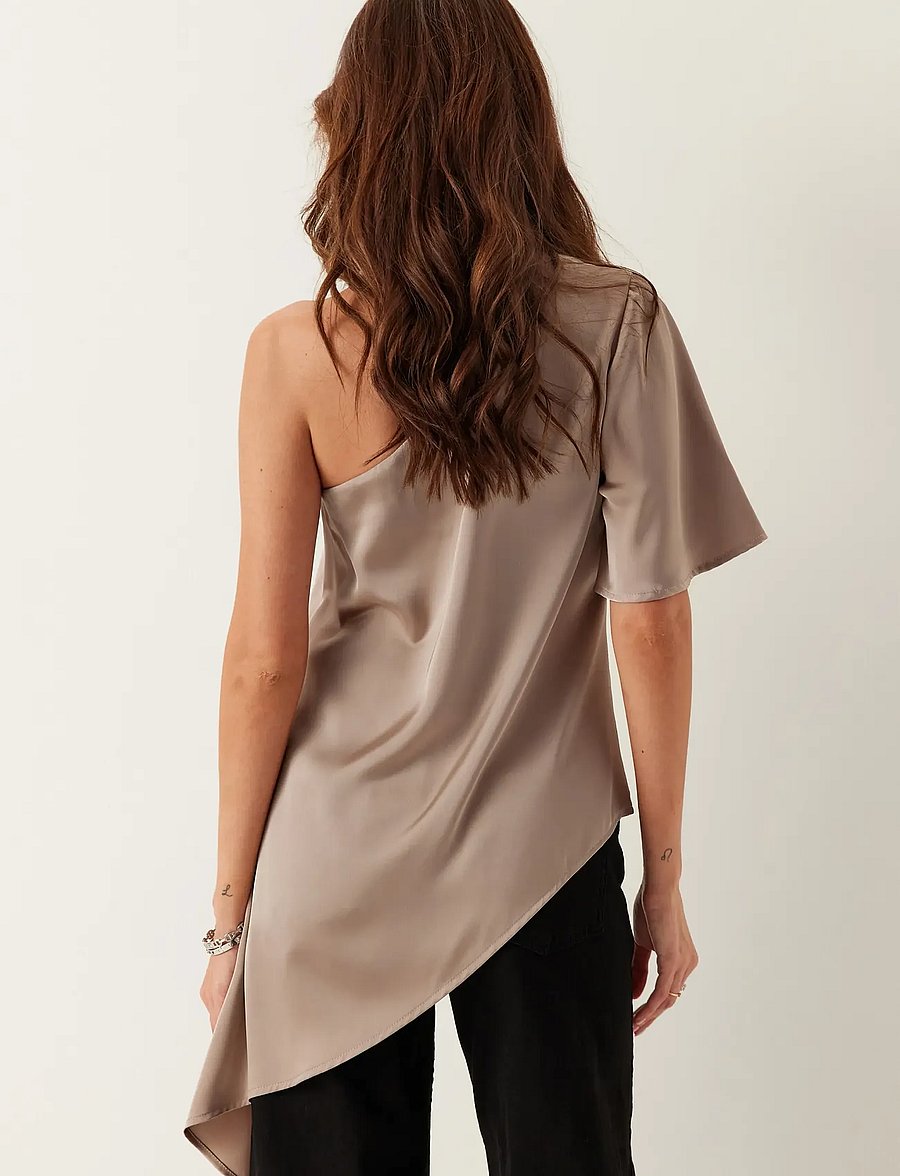Bubbleroom - Asymmetric Satin Blouse - kortærmede bluser - light nougat - 3