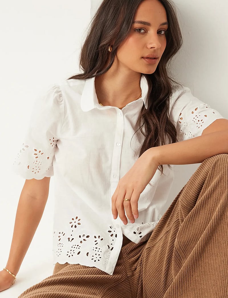 Bubbleroom - Embroidered Shirt - kurzärmlige hemden - white - 0